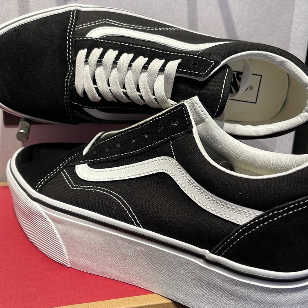 Vans Men’s Old Skool Stackform Suede/Canvas Black/True Wht
VN0A7Q5M6BT Platforms - Picture 16 of 16